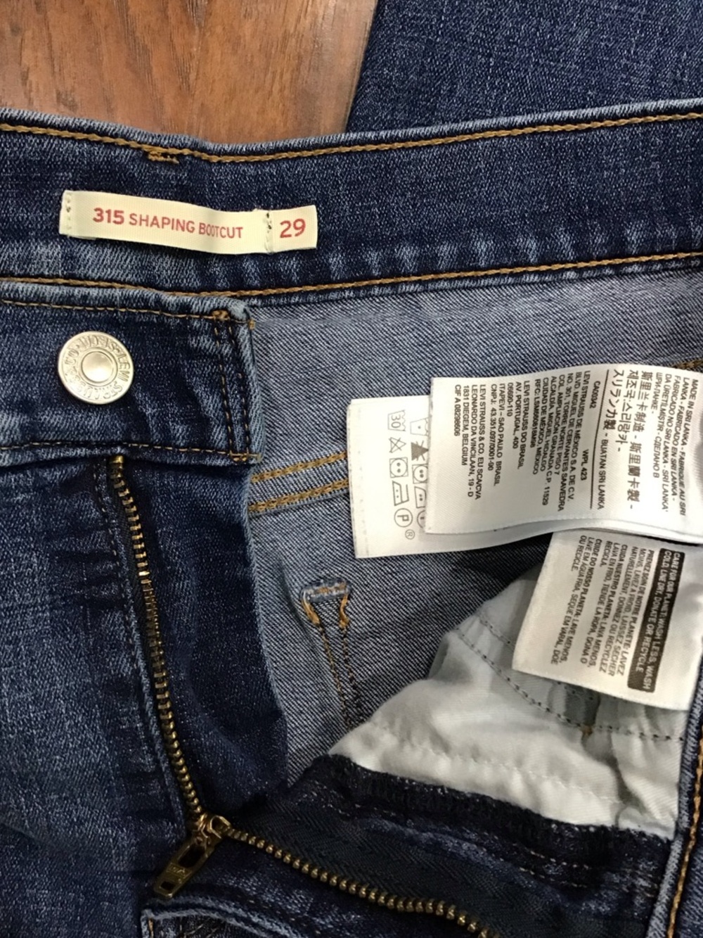 Levi's 315 Shaping Bootcut Jeans - Picture 5 of 5